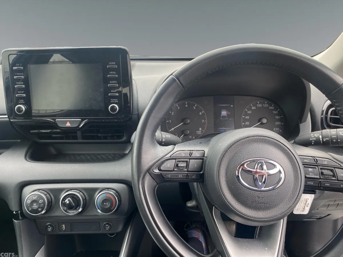 Toyota Yaris Hatchback, Petrol, 2023, White