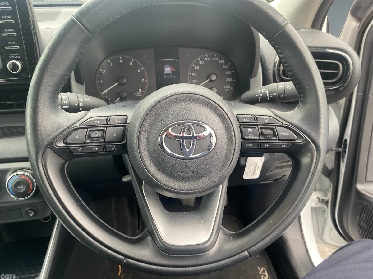 Toyota Yaris Hatchback, Petrol, 2023, White