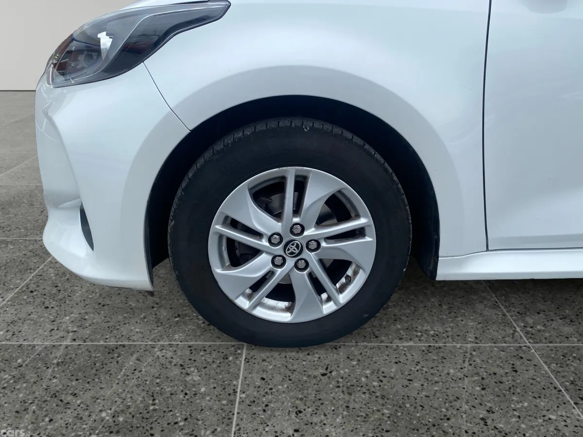 Toyota Yaris Hatchback, Petrol, 2023, White