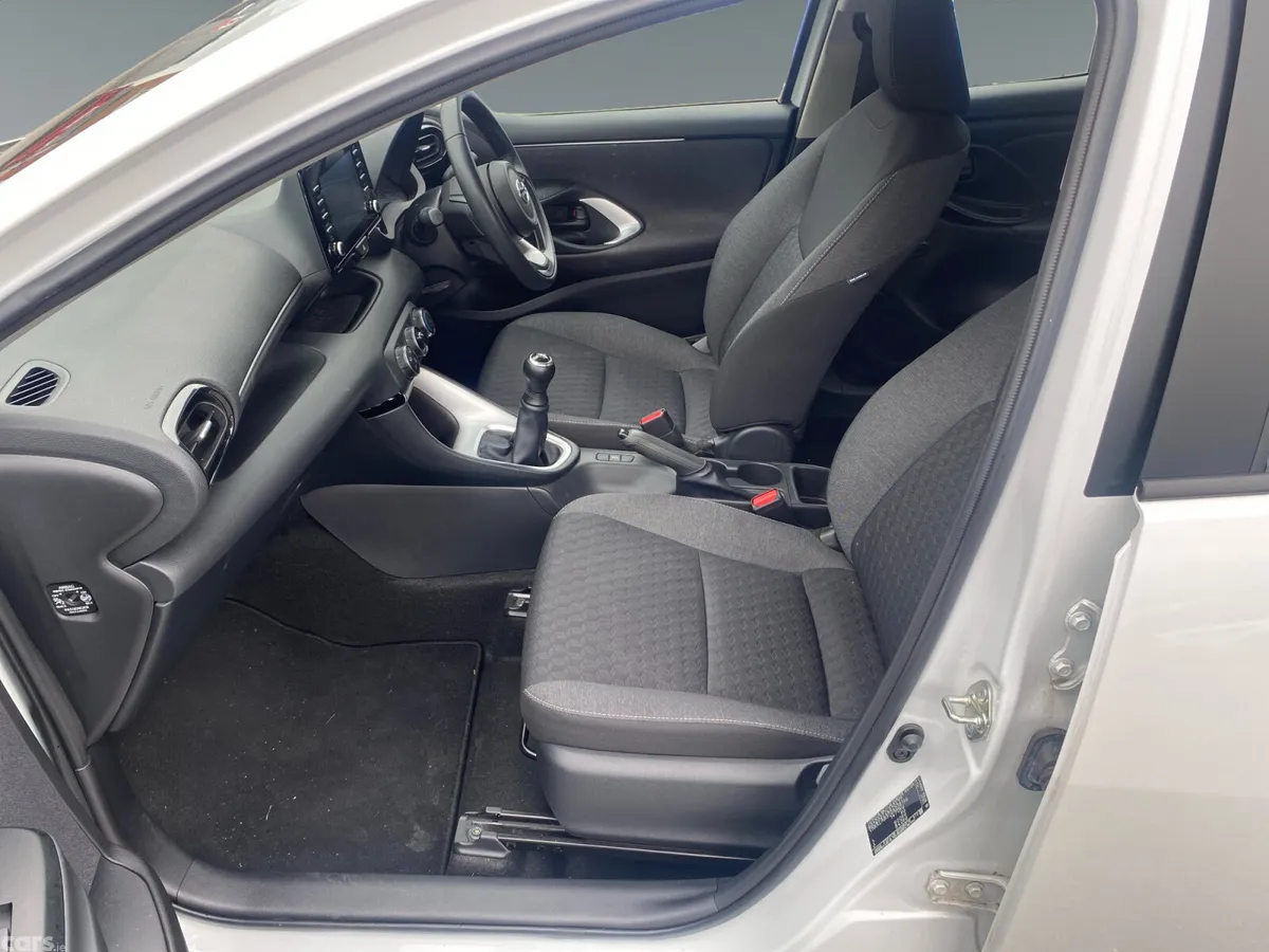 Toyota Yaris Hatchback, Petrol, 2023, White