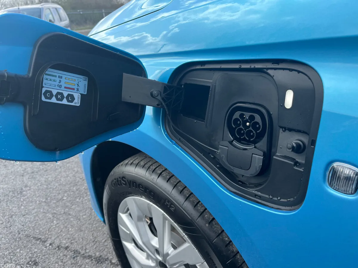 Ford Tourneo Connect MPV, Petrol Plug-in Hybrid, 2026, Blue