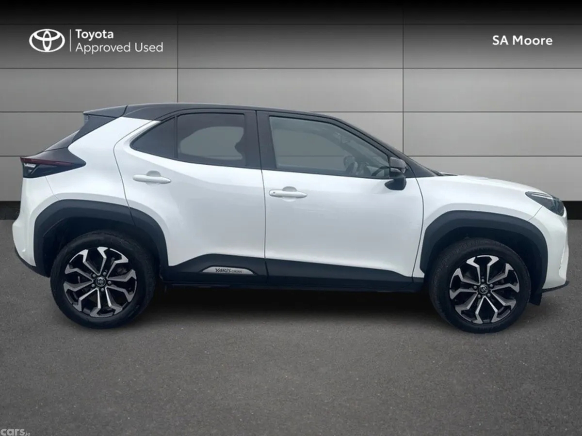 Toyota Yaris Cross Hatchback, Petrol Hybrid, 2023, White