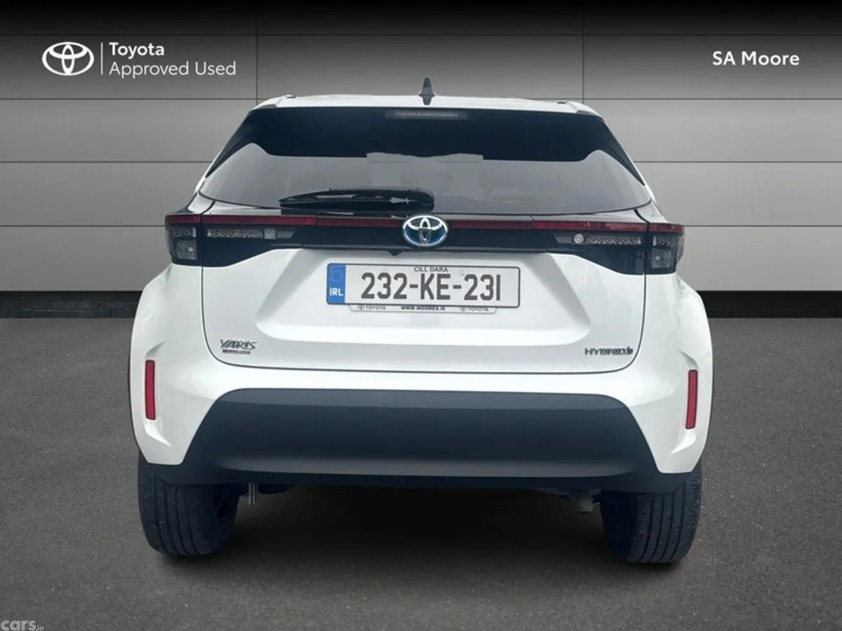 Toyota Yaris Cross Hatchback, Petrol Hybrid, 2023, White