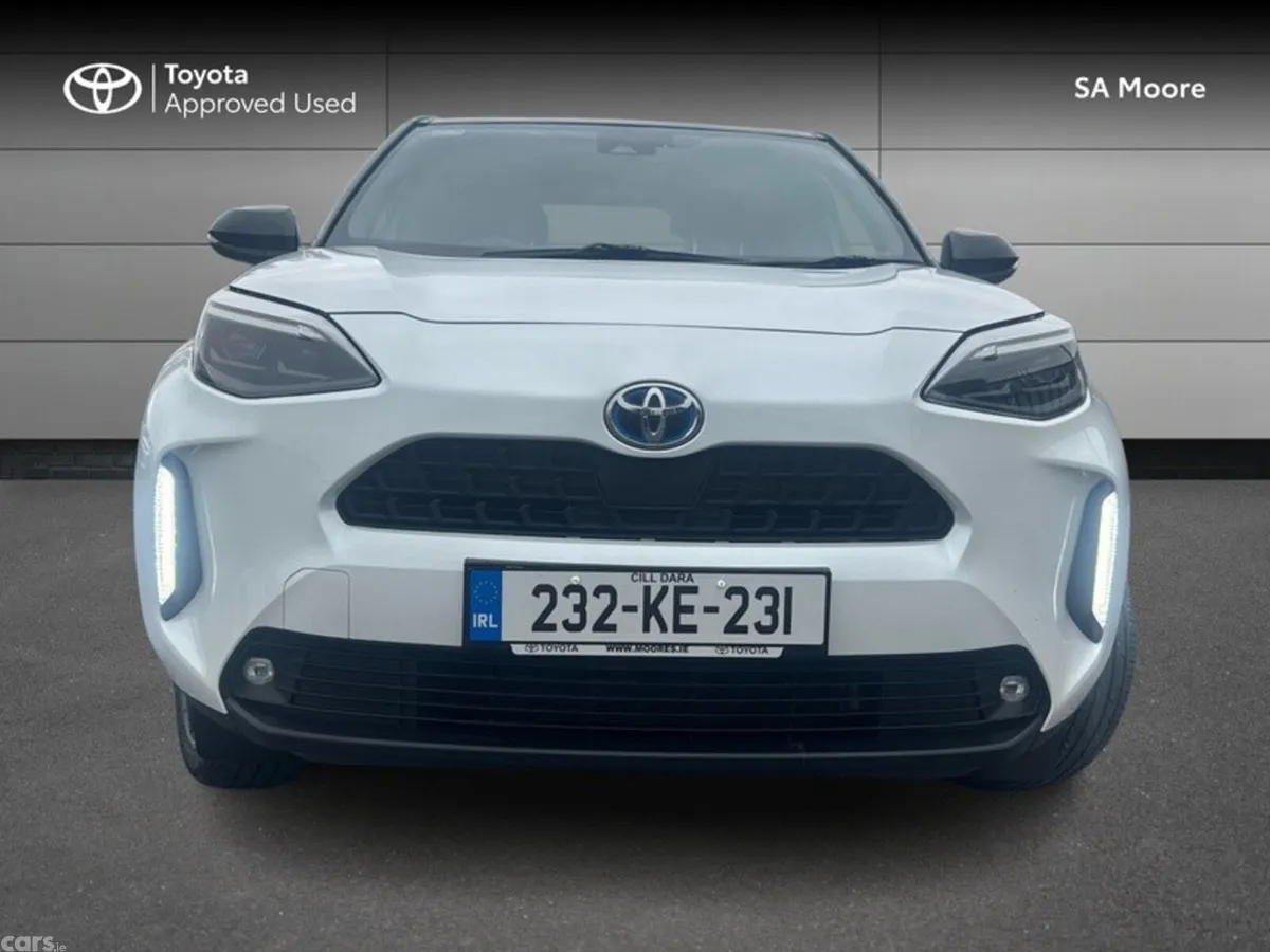 Toyota Yaris Cross Hatchback, Petrol Hybrid, 2023, White