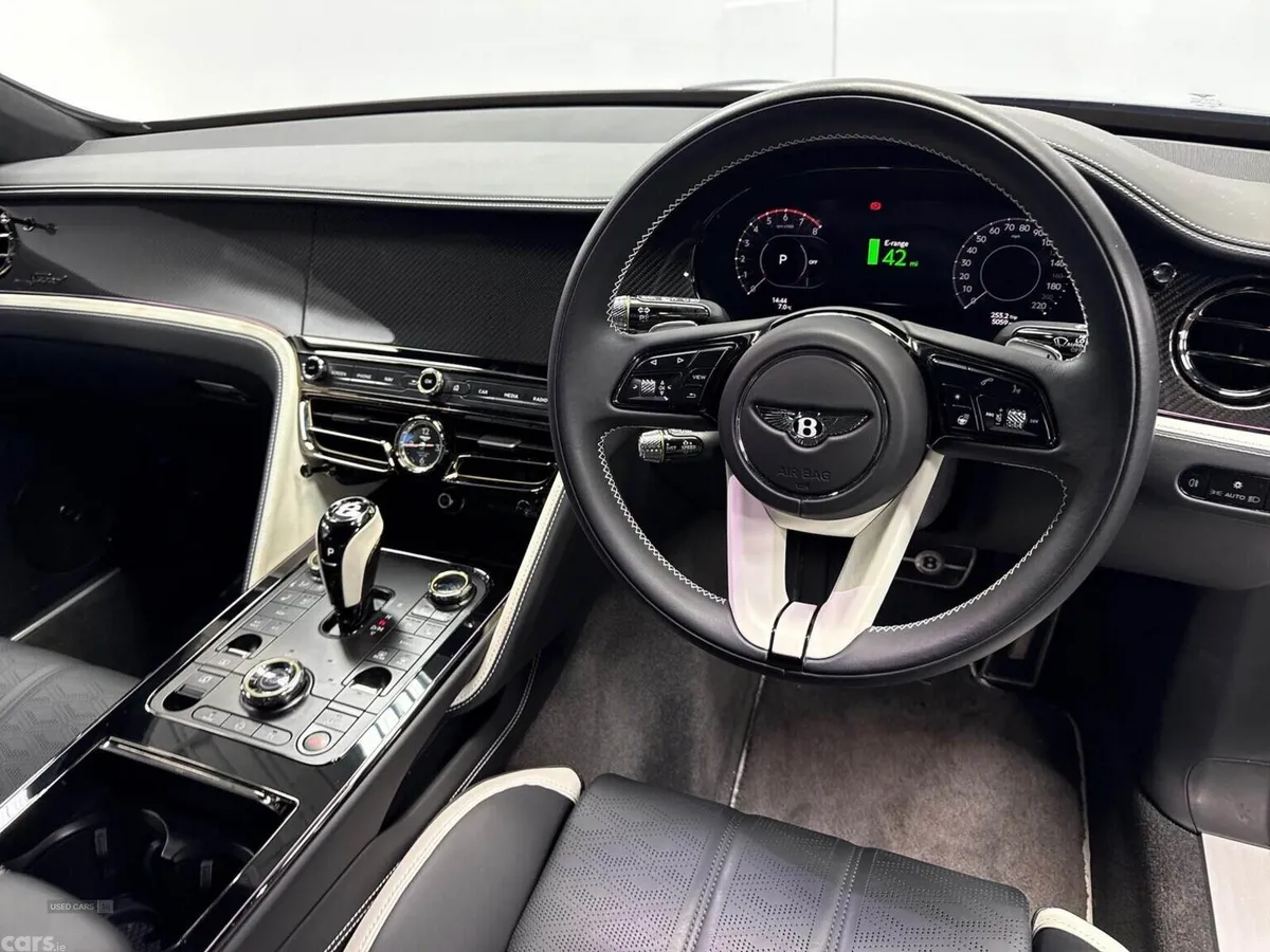 Bentley Flying Spur Saloon, Electric, 2025, Grey