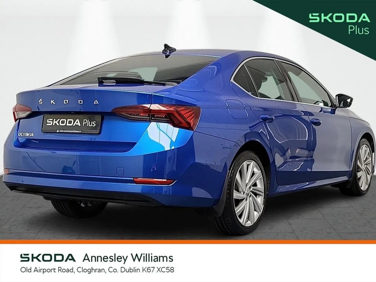 Skoda Octavia Saloon, Petrol, 2023, Blue
