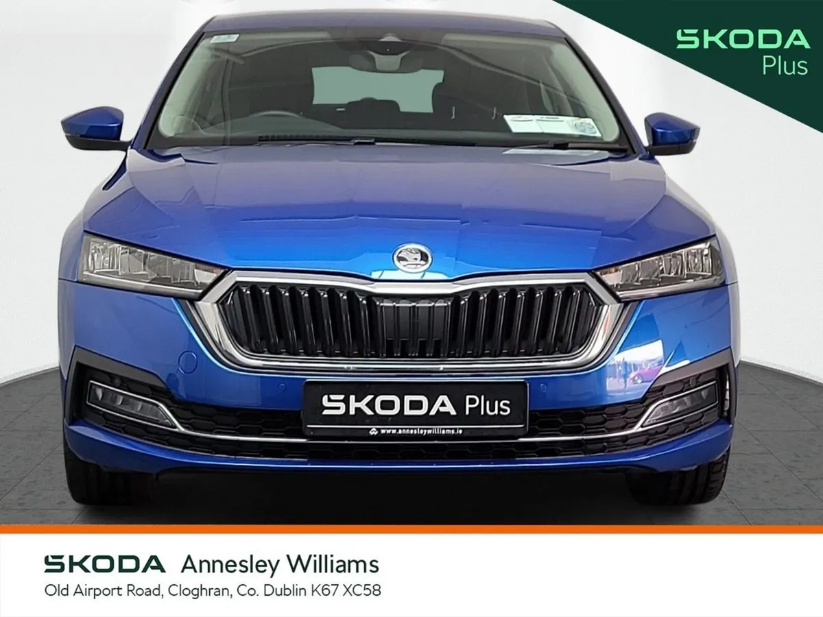 Skoda Octavia Saloon, Petrol, 2023, Blue