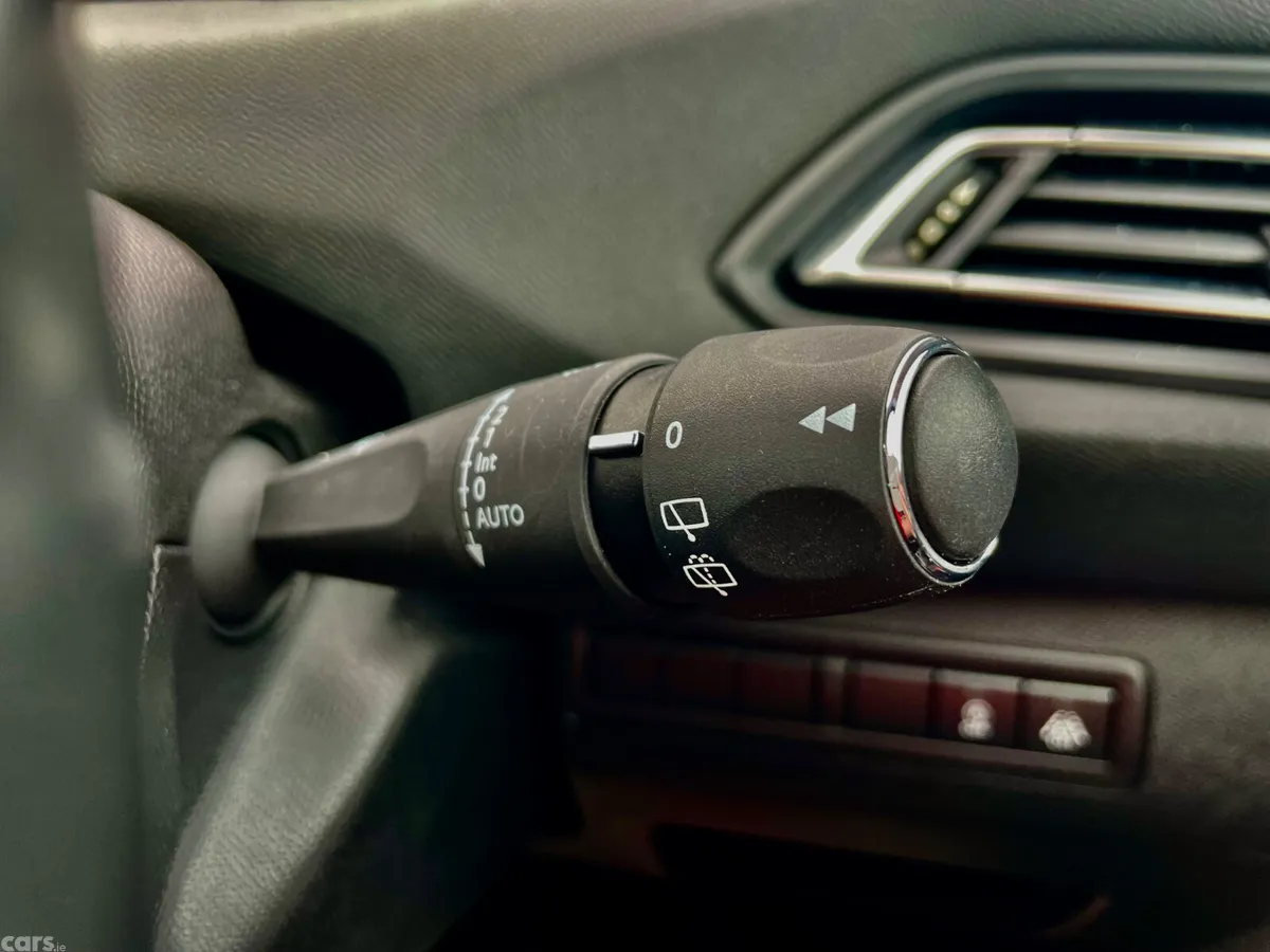 Peugeot 308 Estate, Diesel, 2018, Red