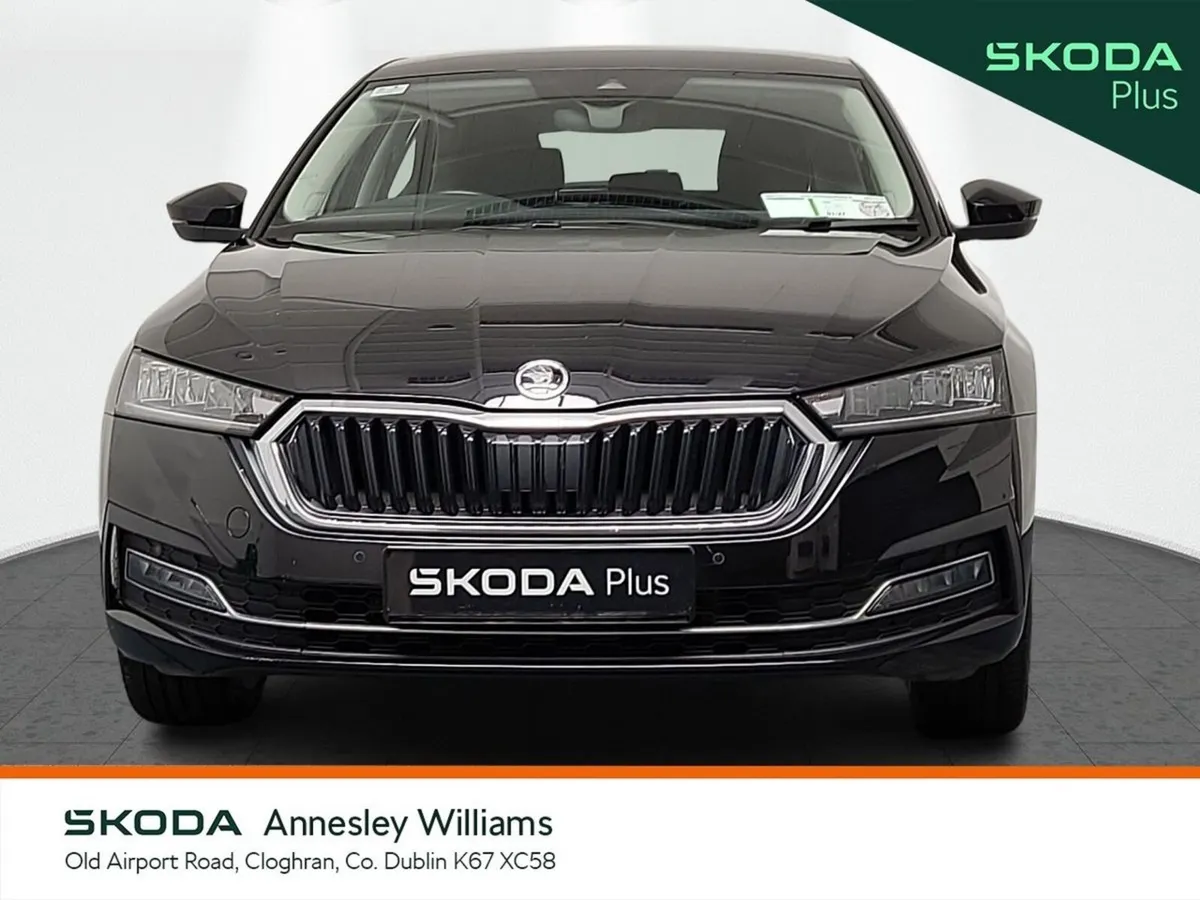 Skoda Octavia Saloon, Diesel, 2024, Black