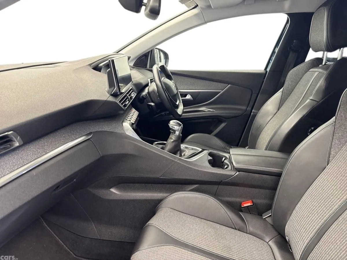 Peugeot 3008 MPV, Diesel, 2022, Blue