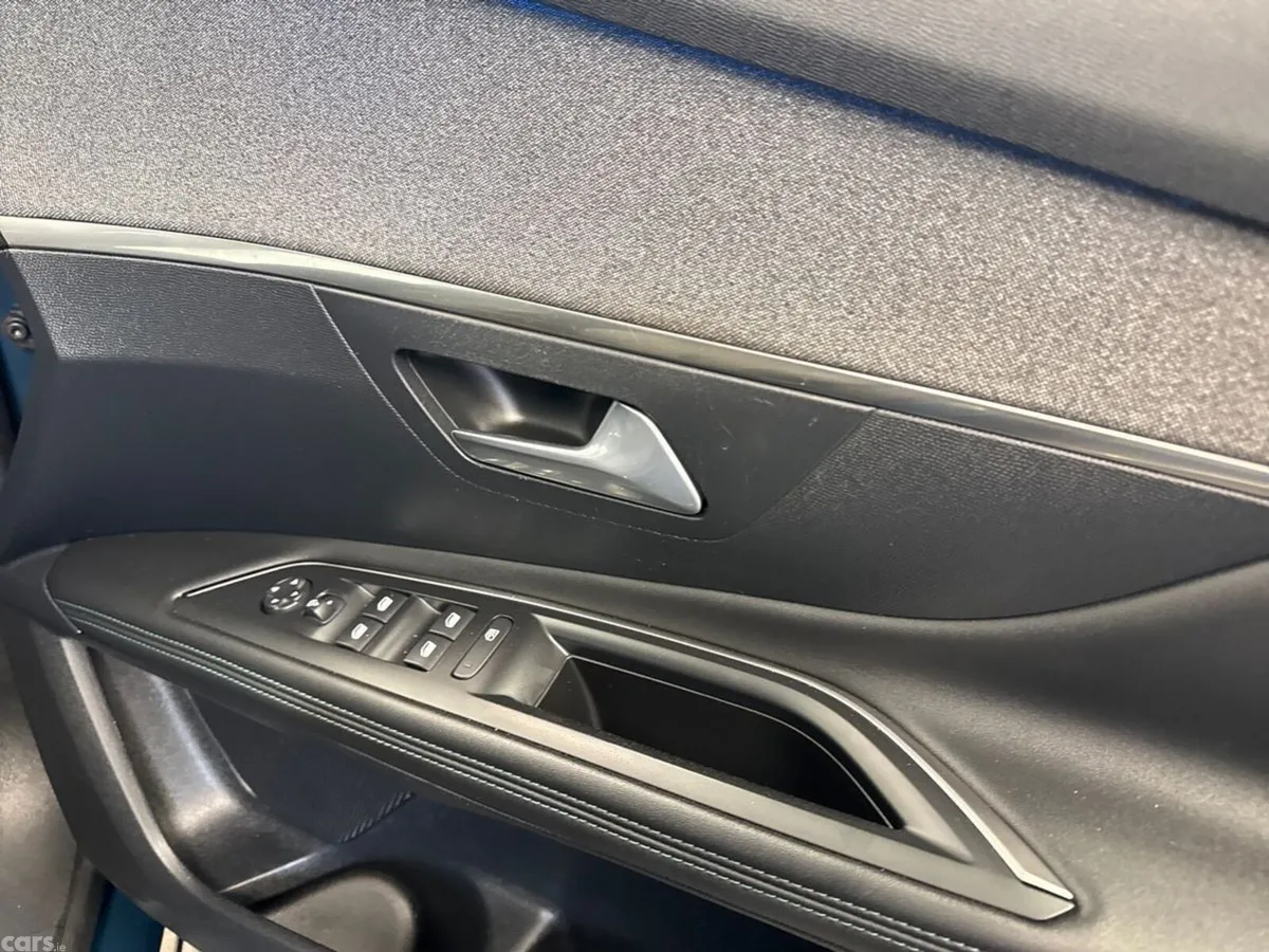 Peugeot 3008 MPV, Diesel, 2022, Blue