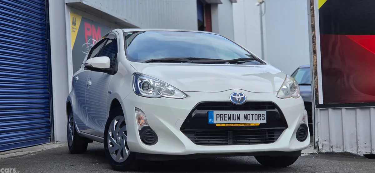 Toyota Aqua Hatchback, Petrol Hybrid, 2015, White