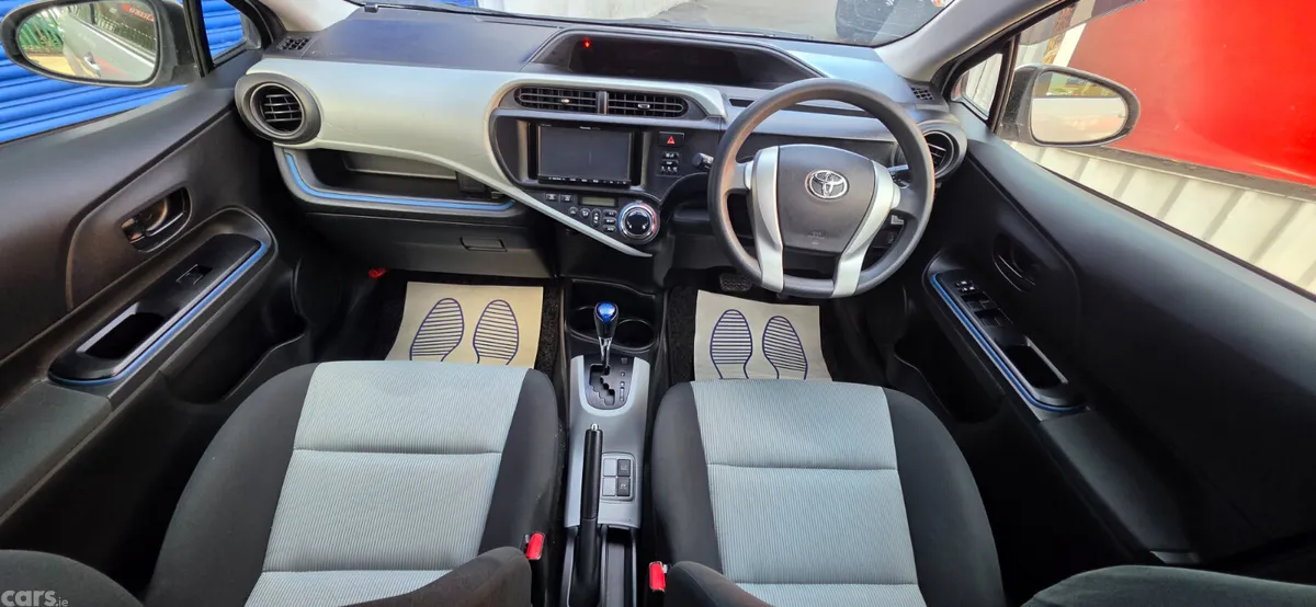 Toyota Aqua Hatchback, Petrol Hybrid, 2014, White