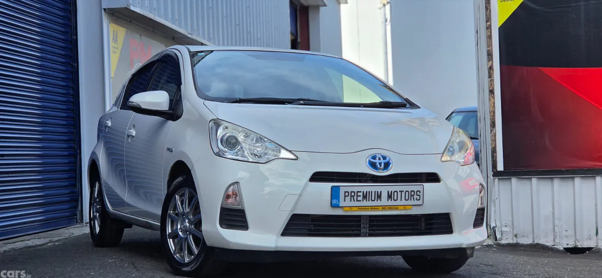 Toyota Aqua Hatchback, Petrol Hybrid, 2014, White