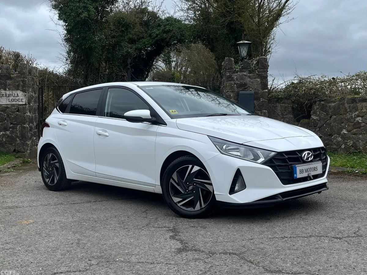 Hyundai i20 Hatchback, Petrol, 2022, White