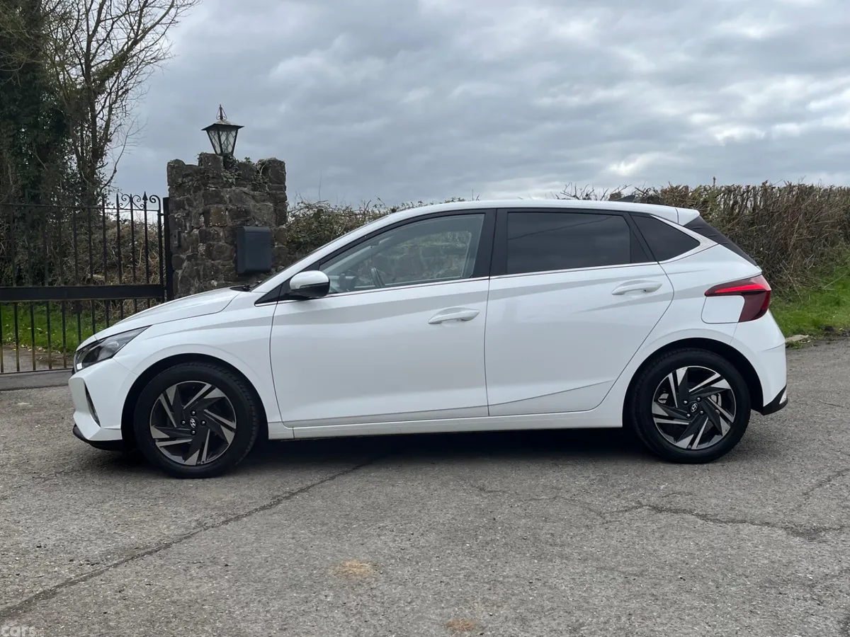 Hyundai i20 Hatchback, Petrol, 2022, White