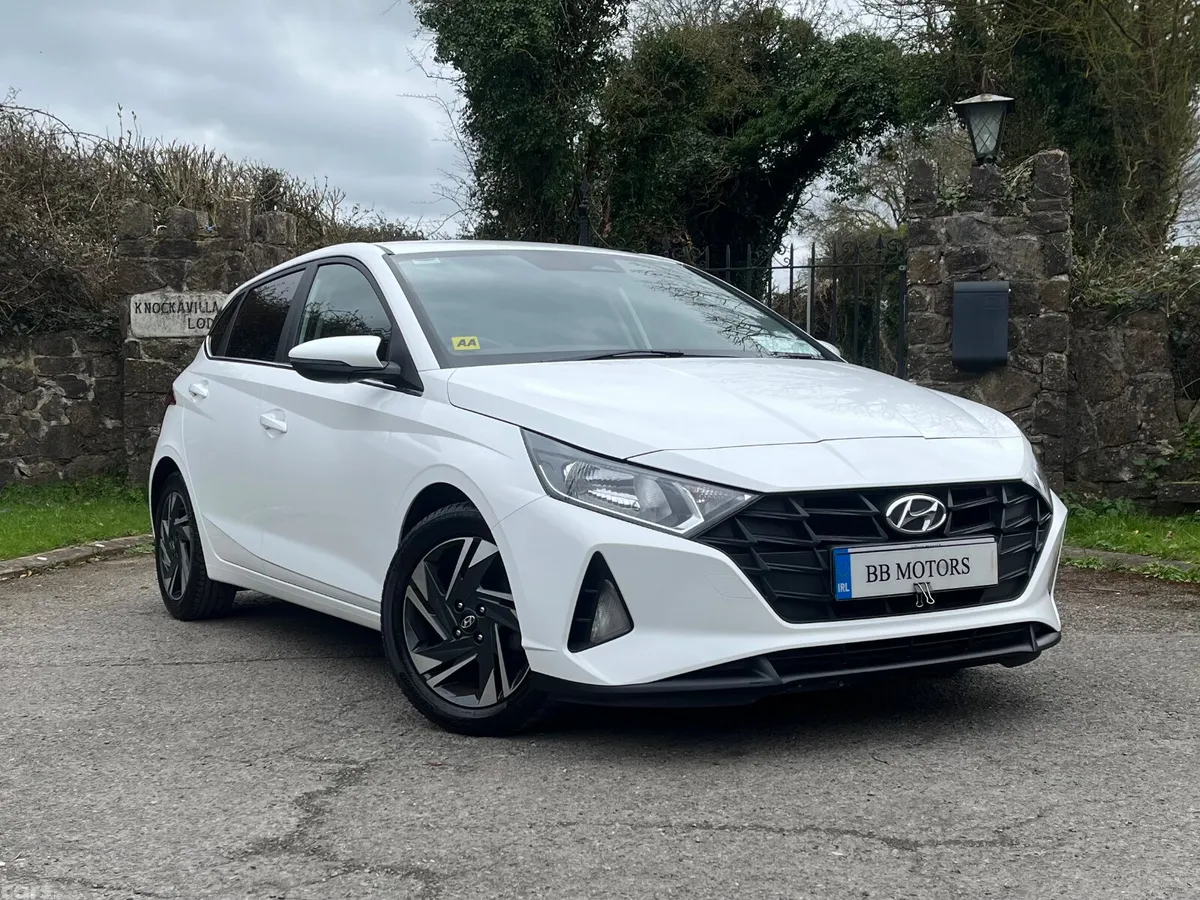 Hyundai i20 Hatchback, Petrol, 2022, White