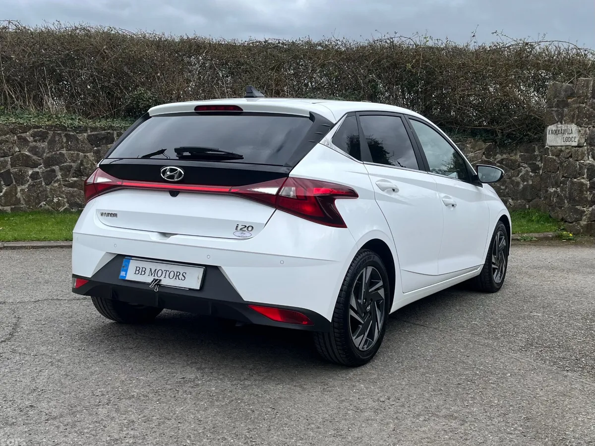 Hyundai i20 Hatchback, Petrol, 2022, White