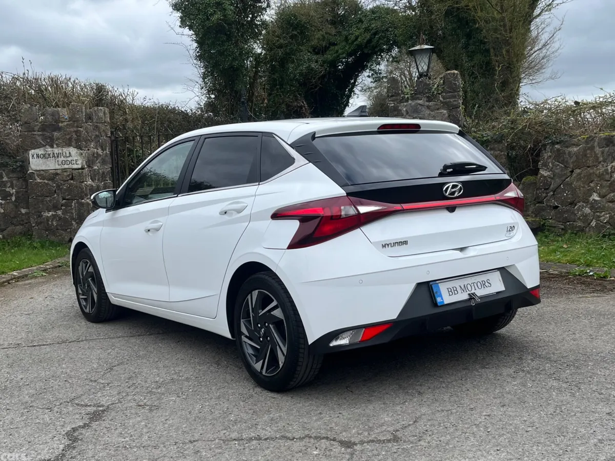 Hyundai i20 Hatchback, Petrol, 2022, White
