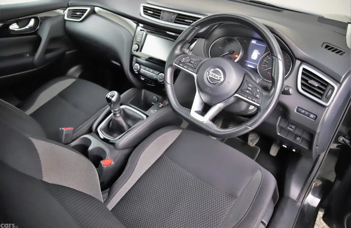Nissan Qashqai SUV, Diesel, 2021, Black