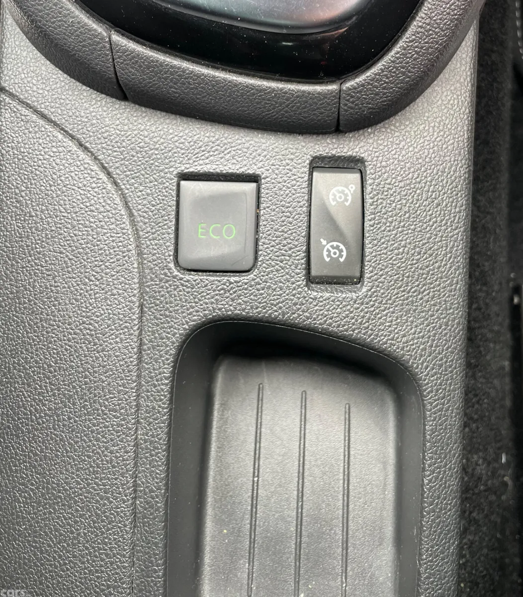 Renault Clio Hatchback, Petrol, 2018, Red