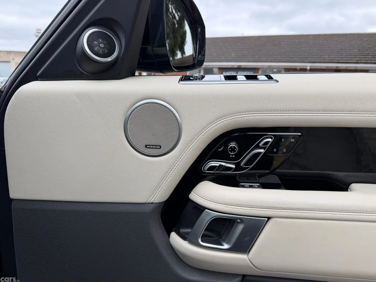 Land Rover Range Rover SUV, Petrol Plug-in Hybrid, 2021, Black