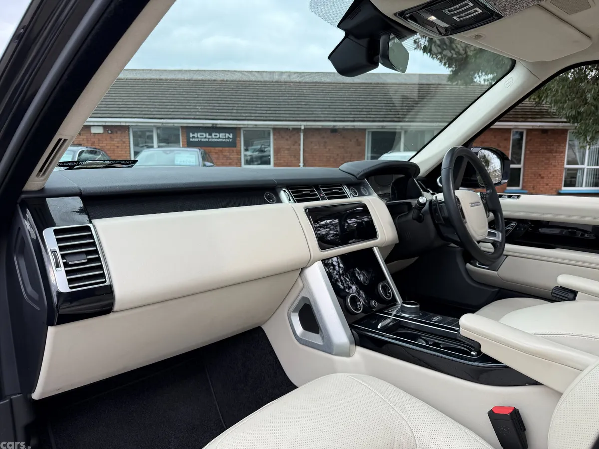 Land Rover Range Rover SUV, Petrol Plug-in Hybrid, 2021, Black