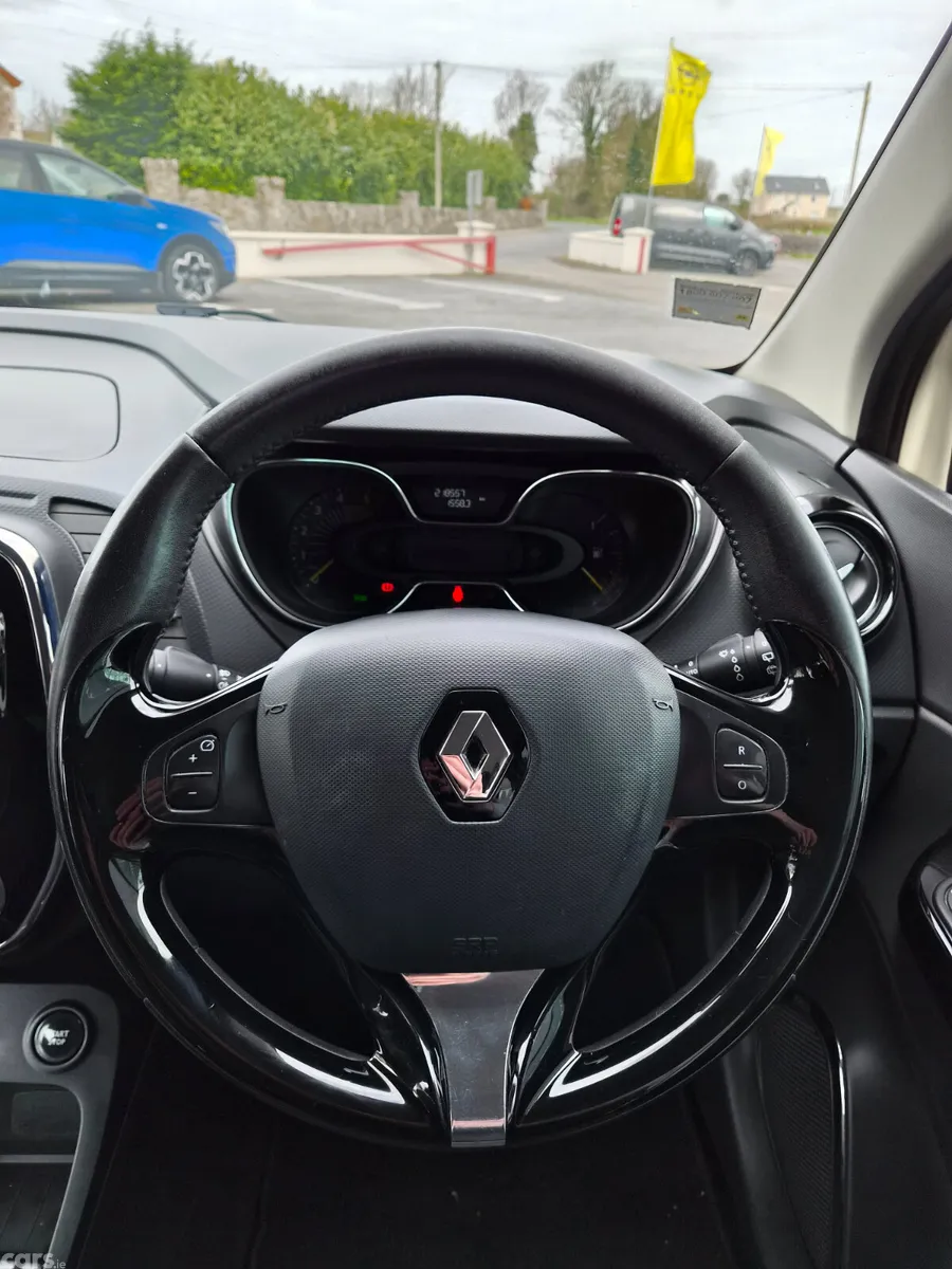 Renault Captur Hatchback, Diesel, 2015, Yellow