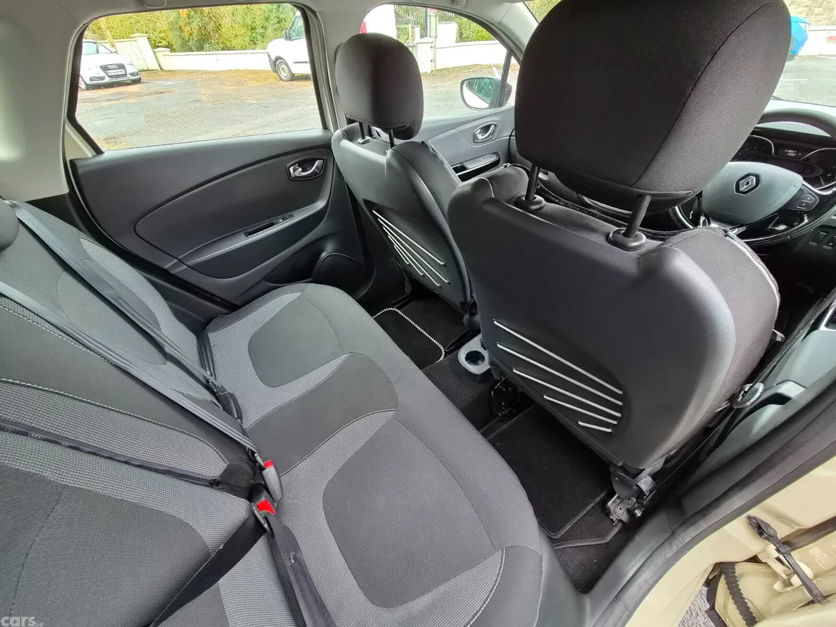 Renault Captur Hatchback, Diesel, 2015, Yellow