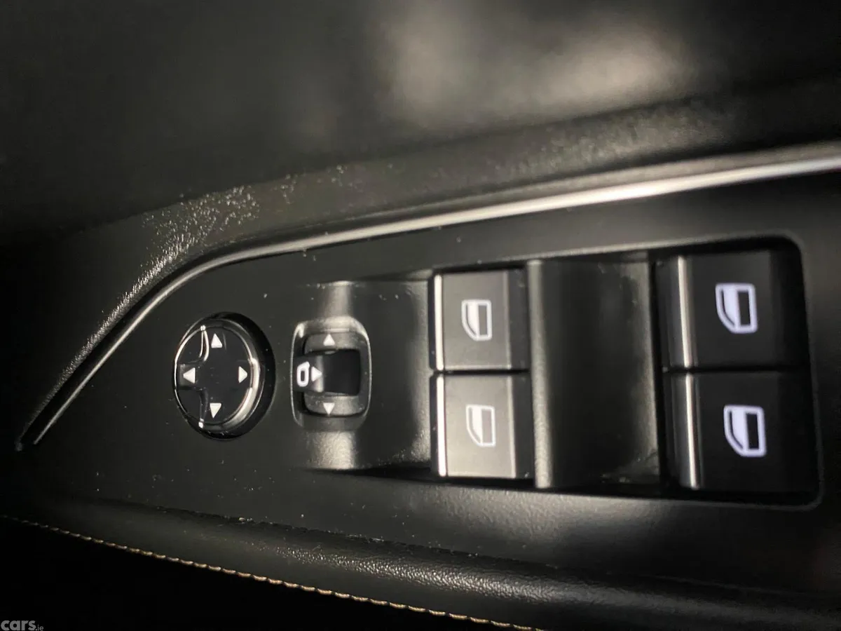 Peugeot 3008 Hatchback, Petrol Plug-in Hybrid, 2021, Black