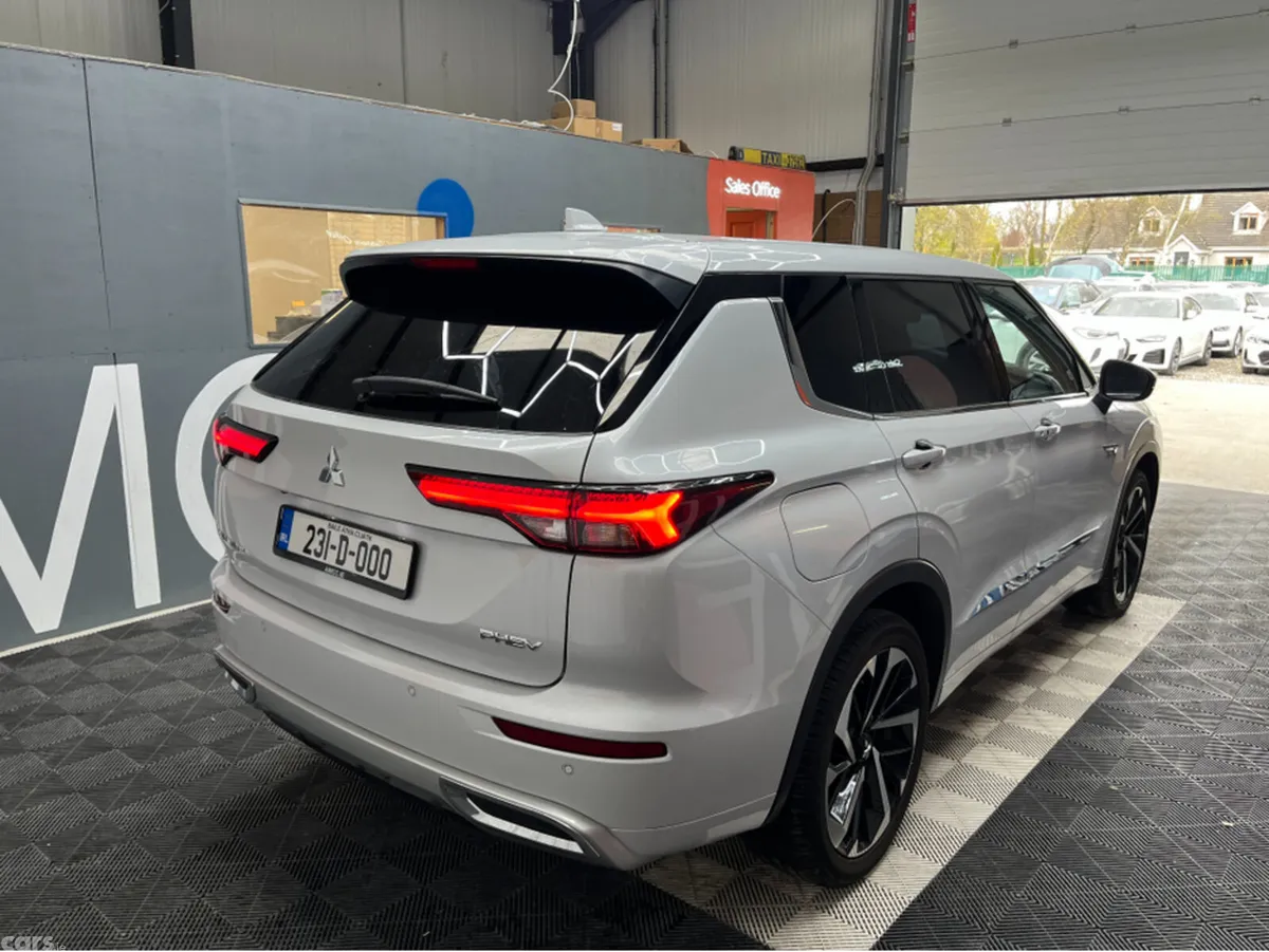 Mitsubishi Outlander SUV, Petrol Plug-in Hybrid, 2023, White