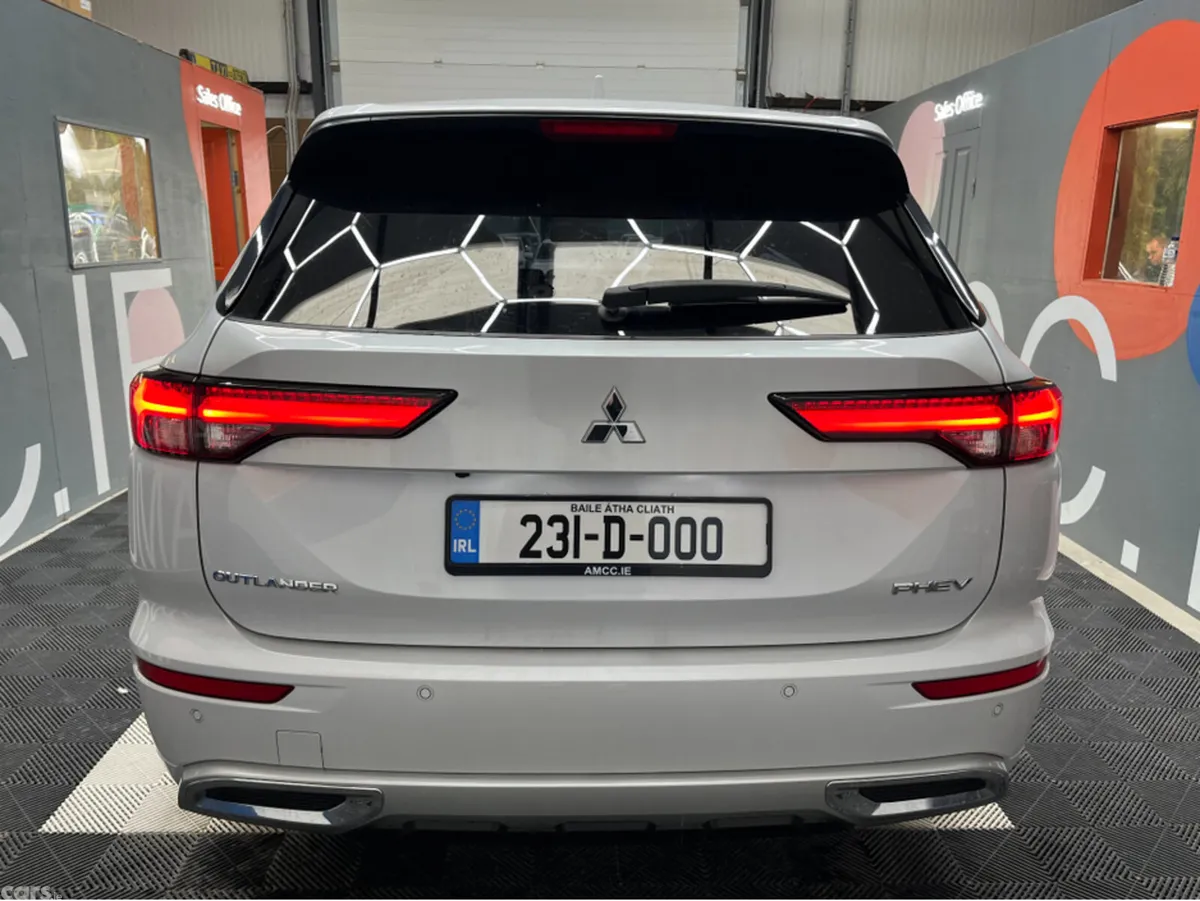 Mitsubishi Outlander SUV, Petrol Plug-in Hybrid, 2023, White