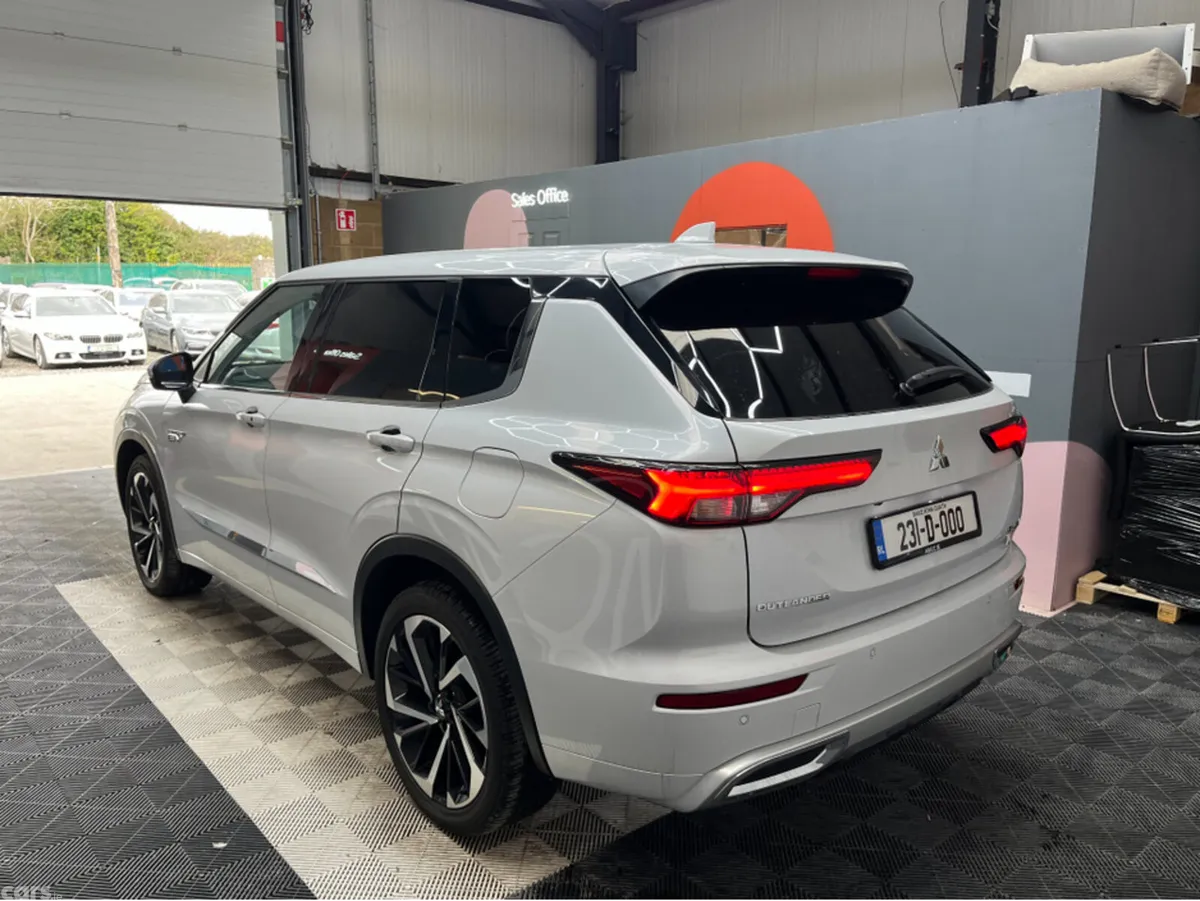 Mitsubishi Outlander SUV, Petrol Plug-in Hybrid, 2023, White