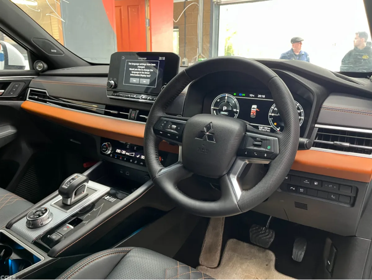 Mitsubishi Outlander SUV, Petrol Plug-in Hybrid, 2023, White