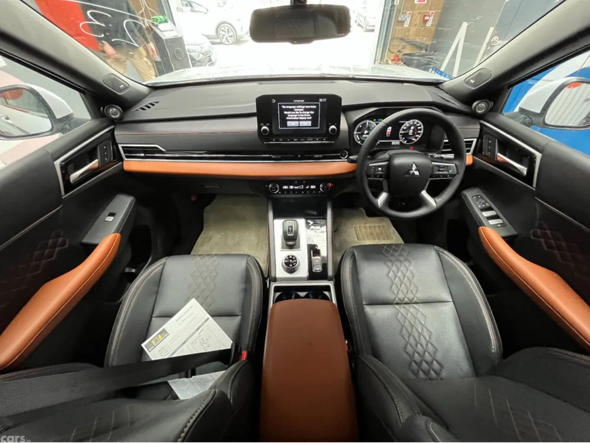 Mitsubishi Outlander SUV, Petrol Plug-in Hybrid, 2023, White