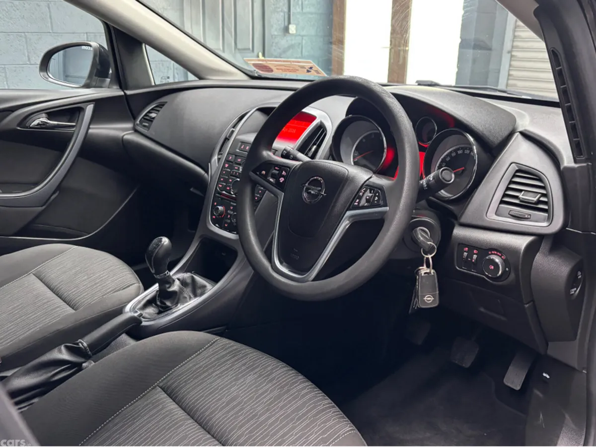 Opel Astra Saloon, Diesel, 2018, Black