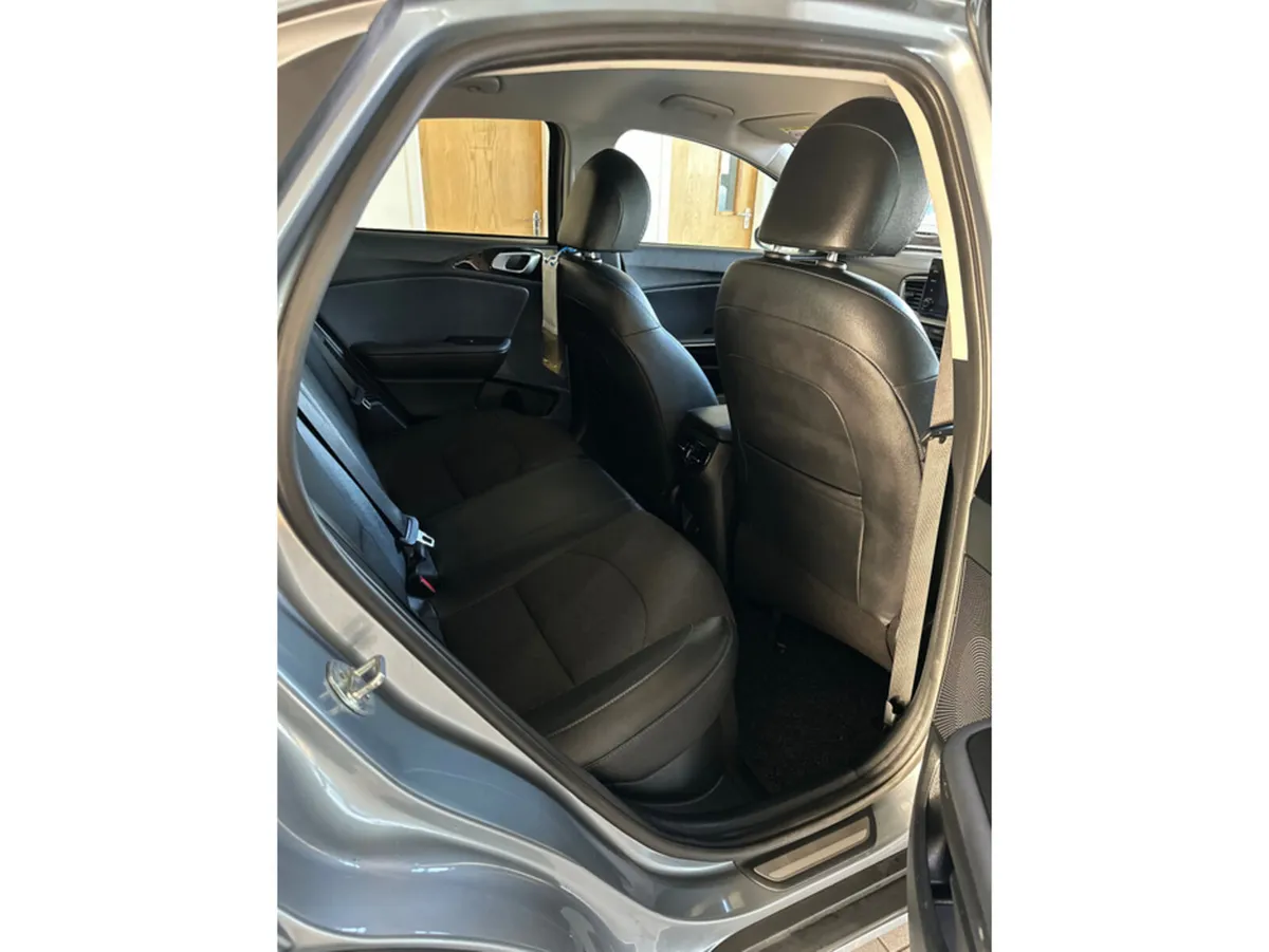 Kia XCeed Hatchback, Petrol Plug-in Hybrid, 2023, Grey
