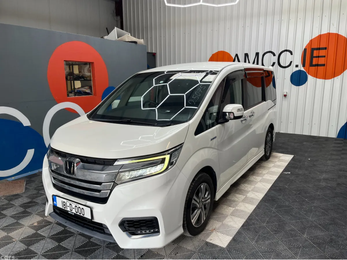 Honda Stepwagon MPV, Petrol Hybrid, 2018, White