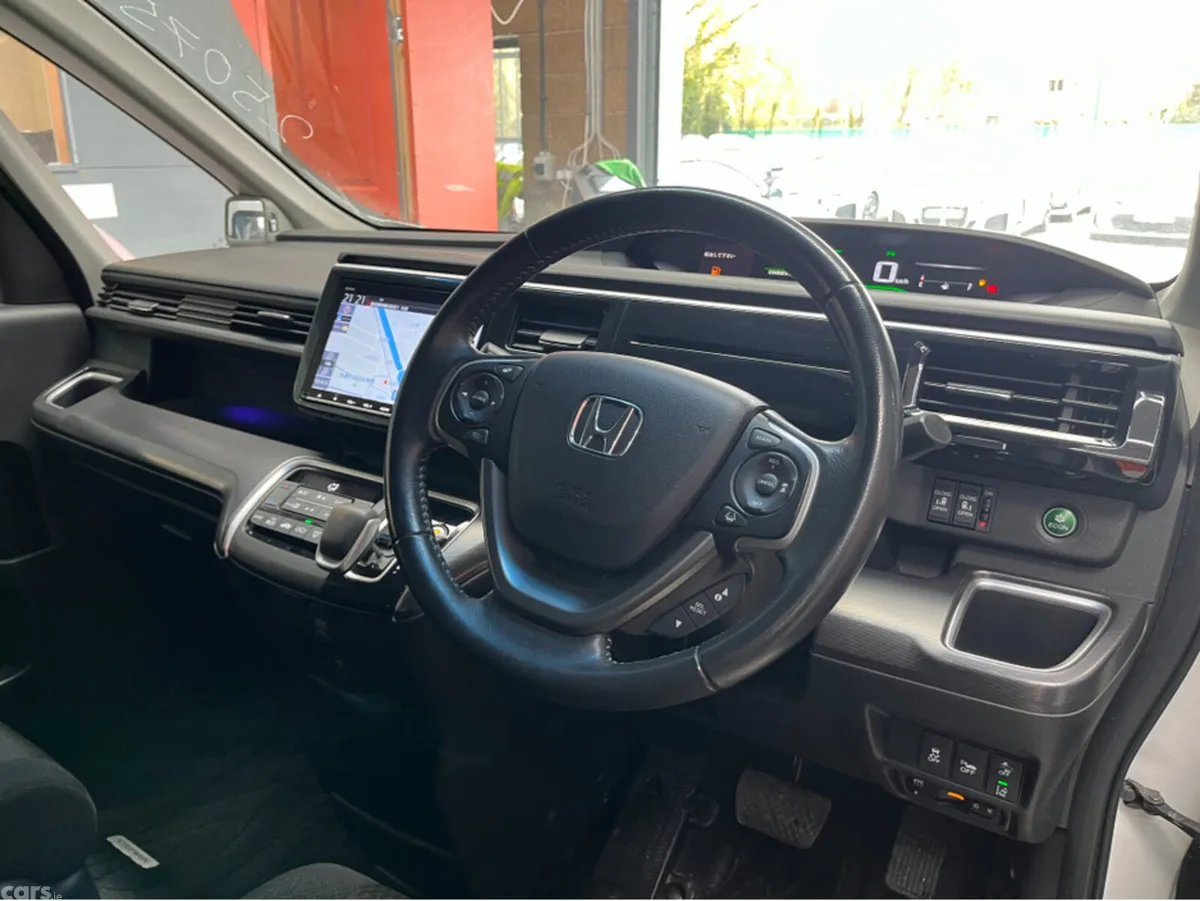 Honda Stepwagon MPV, Petrol Hybrid, 2018, White