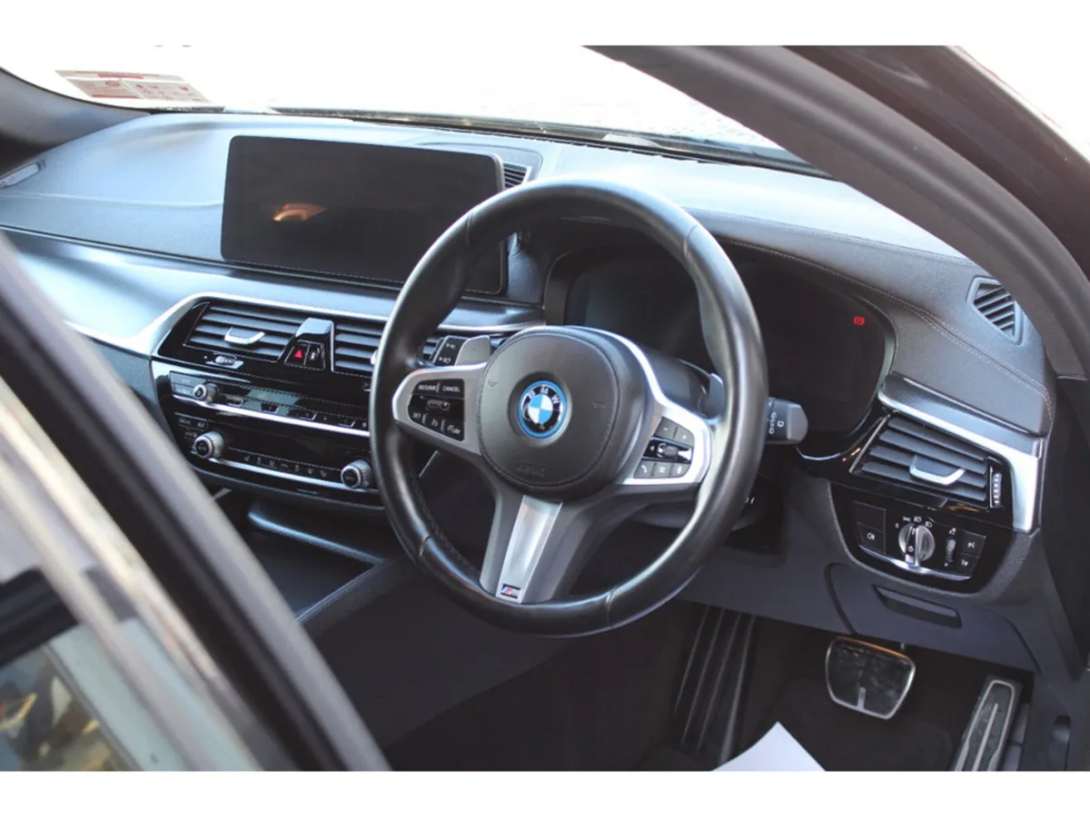 BMW 5-Series Estate, Petrol Plug-in Hybrid, 2024, Grey