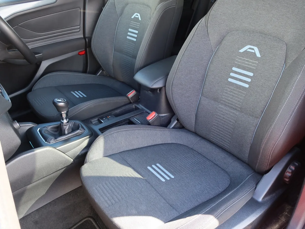 Ford Focus Hatchback, Petrol, 2024, Red
