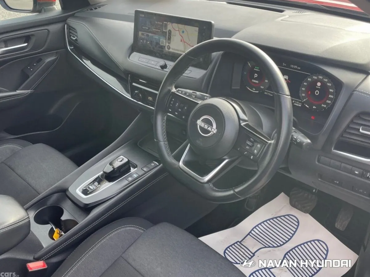 Nissan Qashqai MPV, Petrol Hybrid, 2023, Red