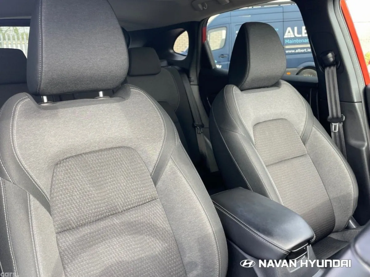 Nissan Qashqai MPV, Petrol Hybrid, 2023, Red