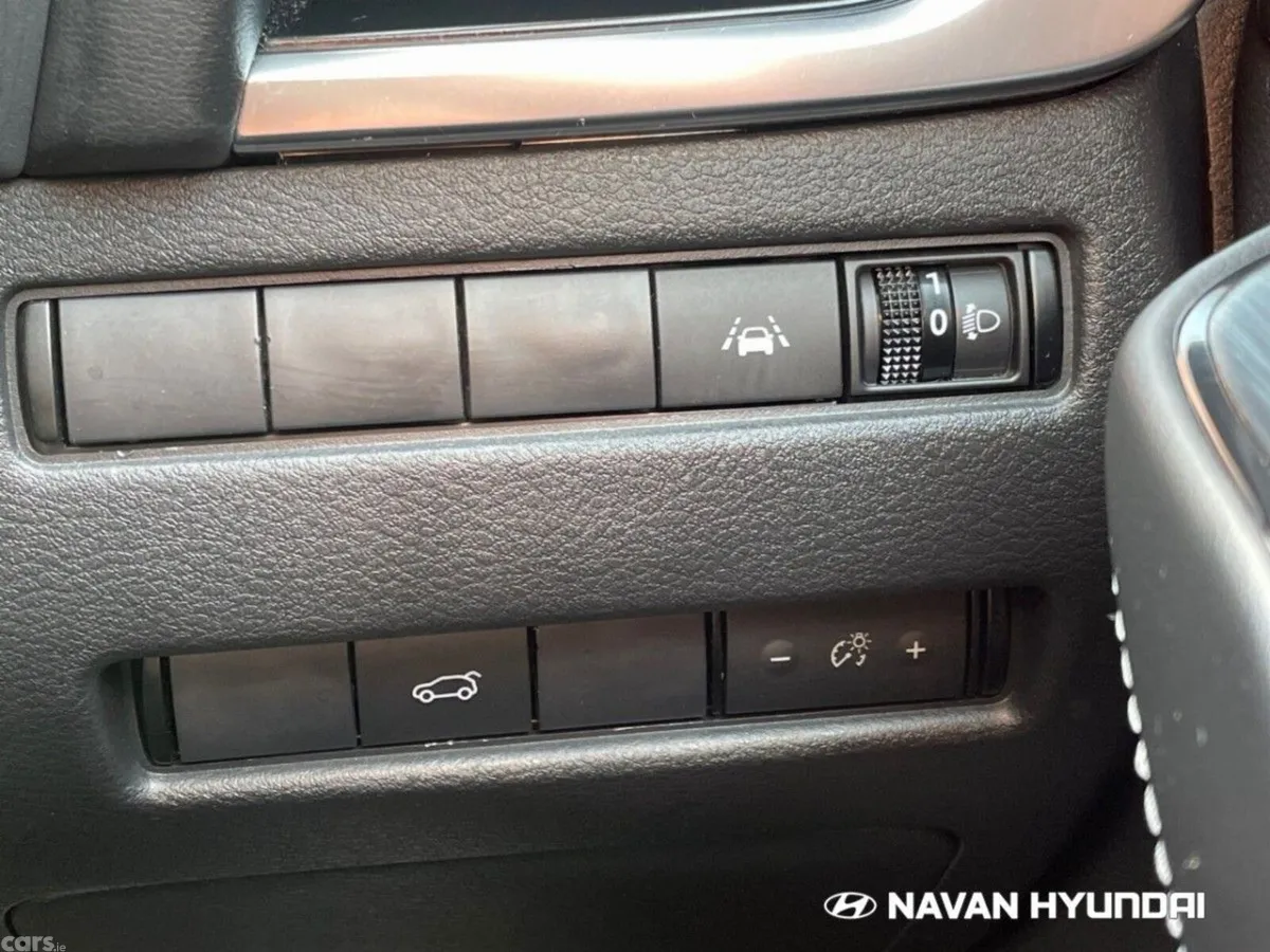Nissan Qashqai MPV, Petrol Hybrid, 2023, Red