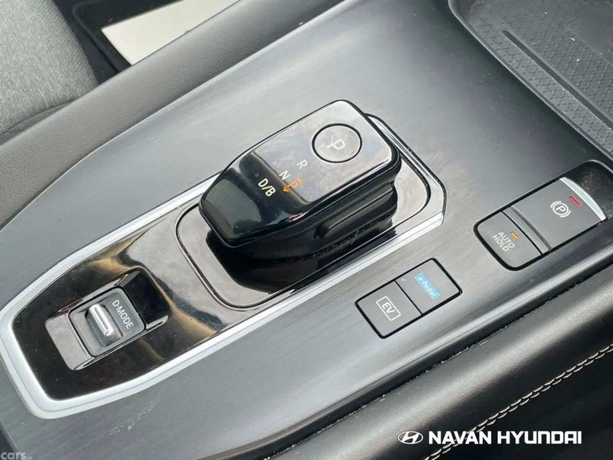 Nissan Qashqai MPV, Petrol Hybrid, 2023, Red