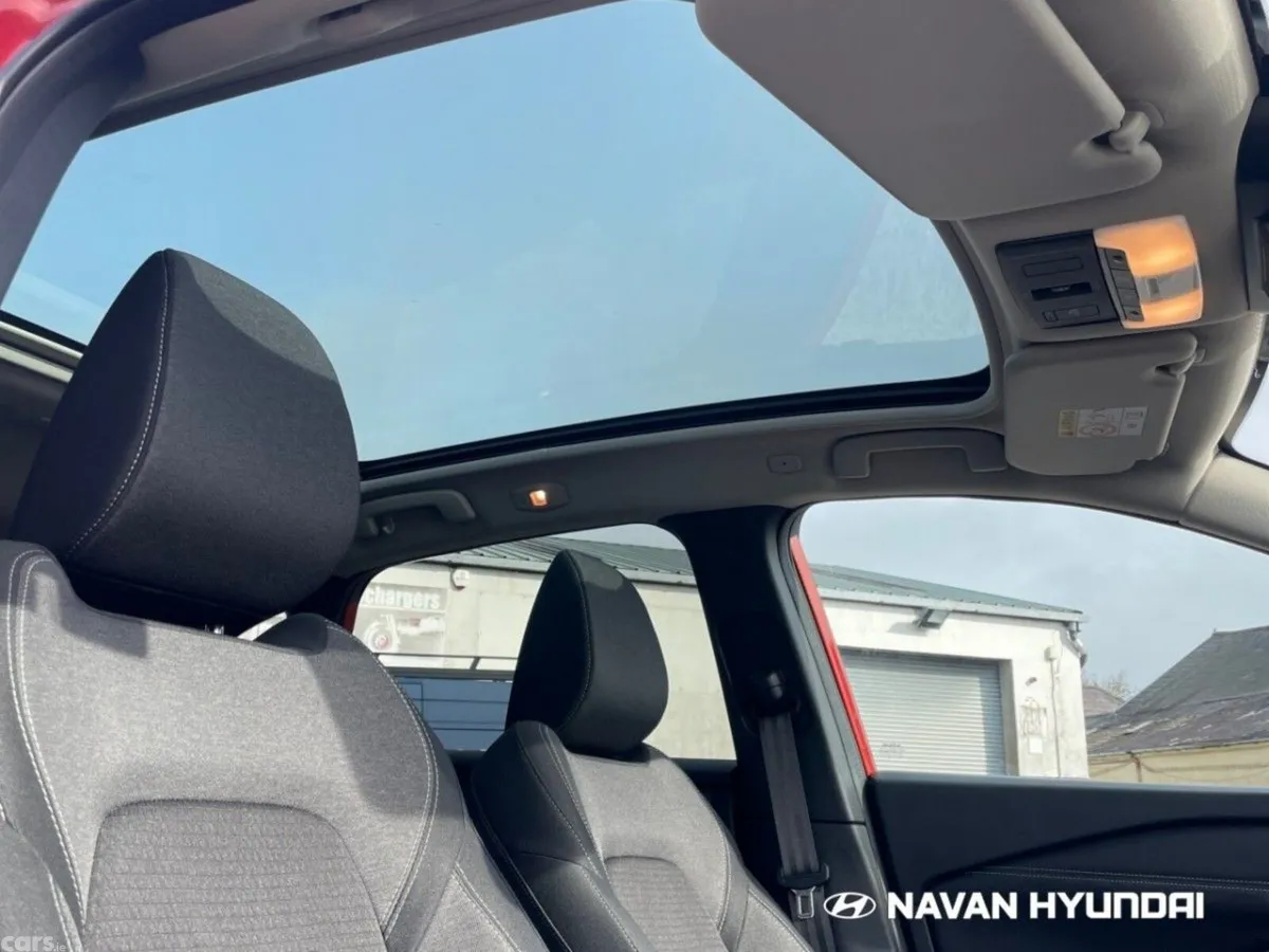 Nissan Qashqai MPV, Petrol Hybrid, 2023, Red