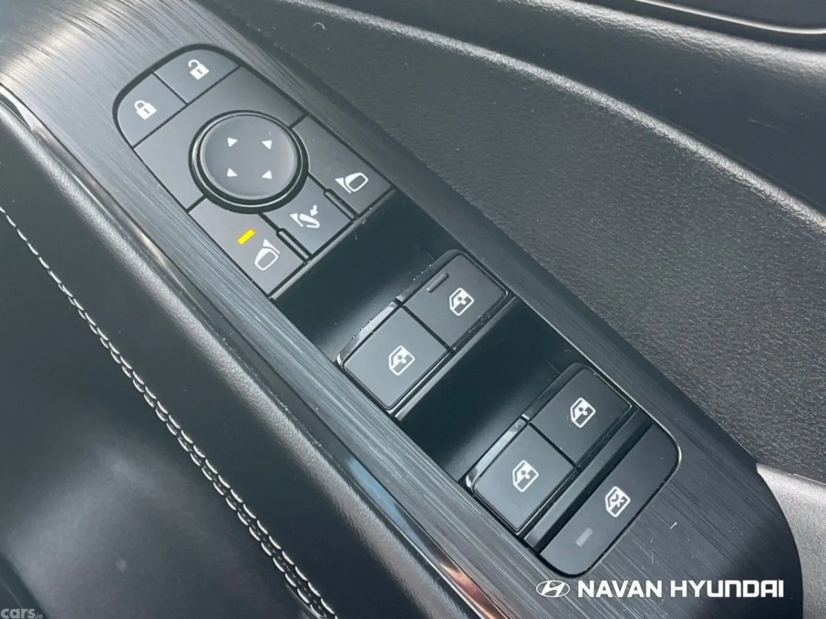 Nissan Qashqai MPV, Petrol Hybrid, 2023, Red