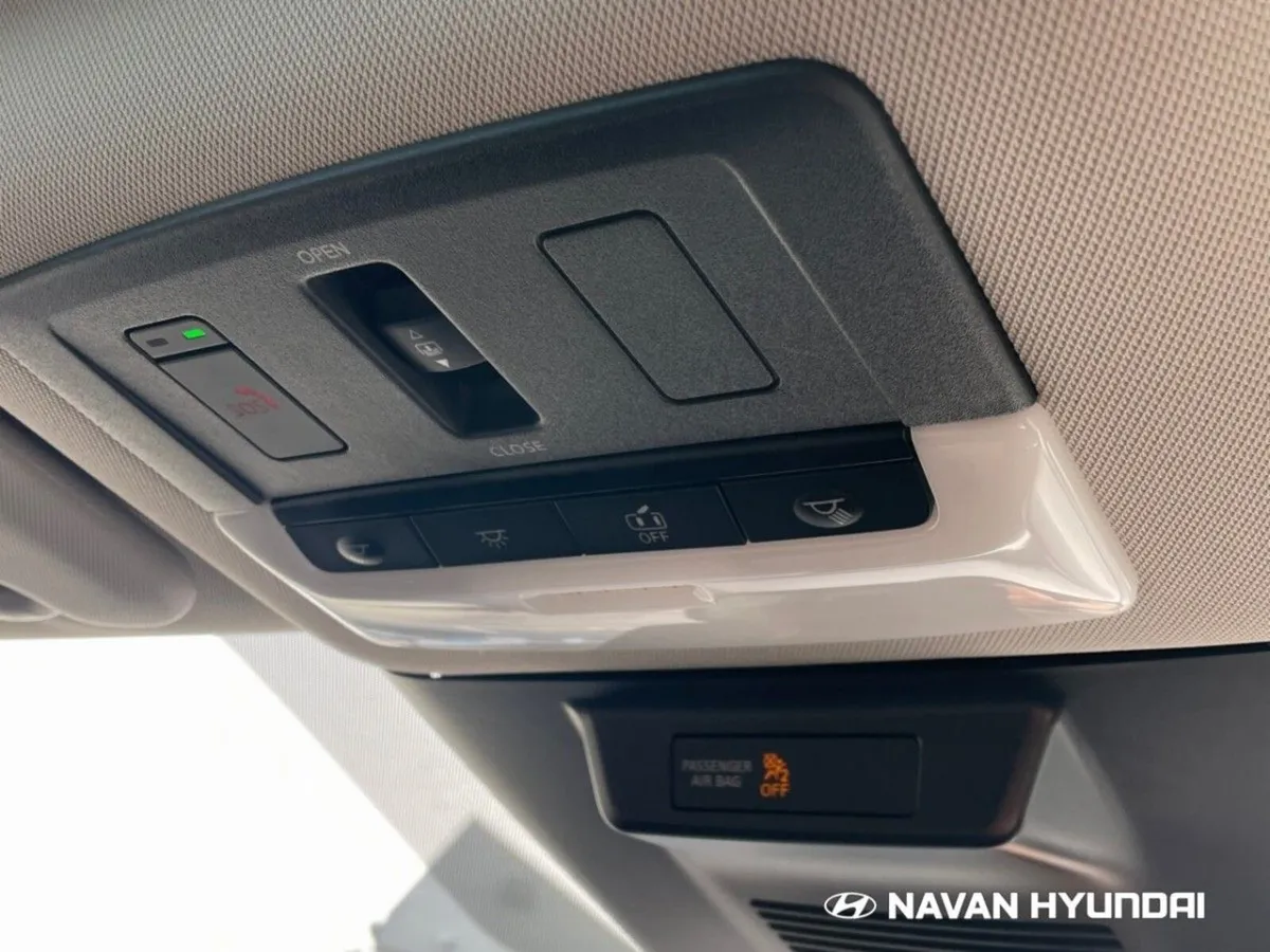 Nissan Qashqai MPV, Petrol Hybrid, 2023, Red