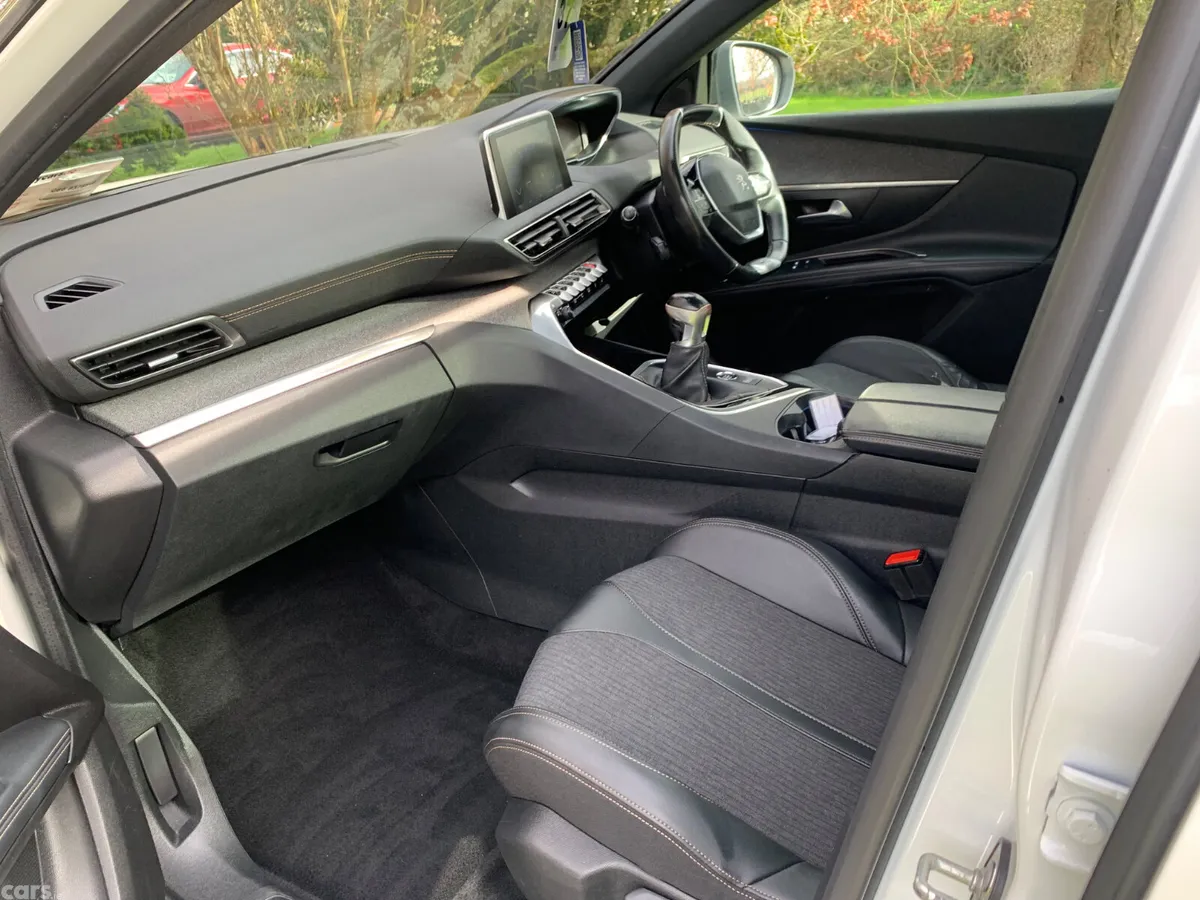 Peugeot 5008 MPV, Diesel, 2020, White
