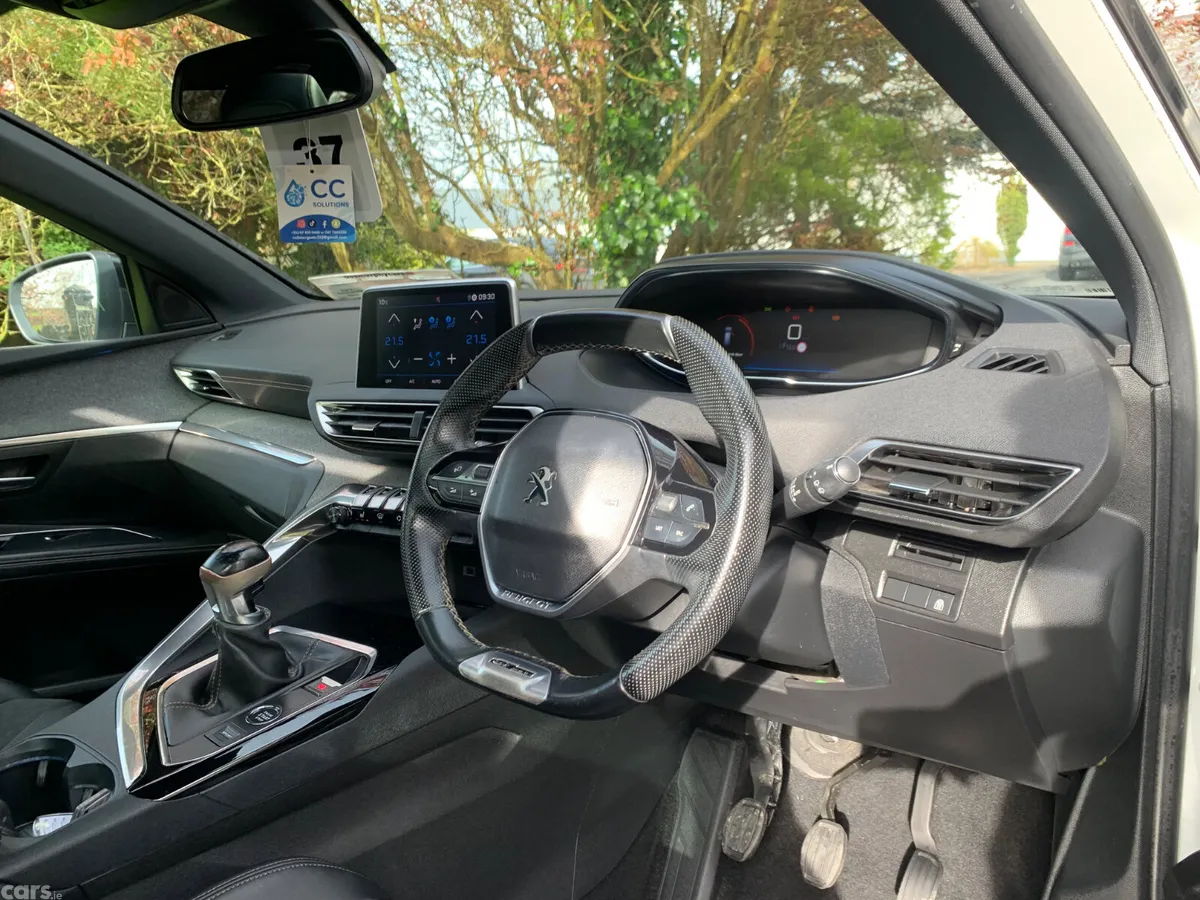 Peugeot 5008 MPV, Diesel, 2020, White